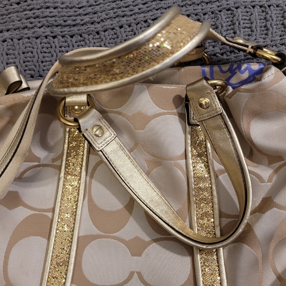 Like New Coach XL Purse with fun design! Long shoulder strap and 2 handle straps - Picture 12 of 16
